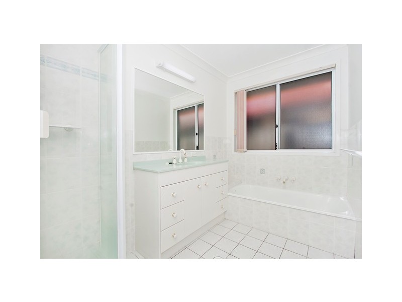 60 Winders Pl, Banora Point NSW 2486