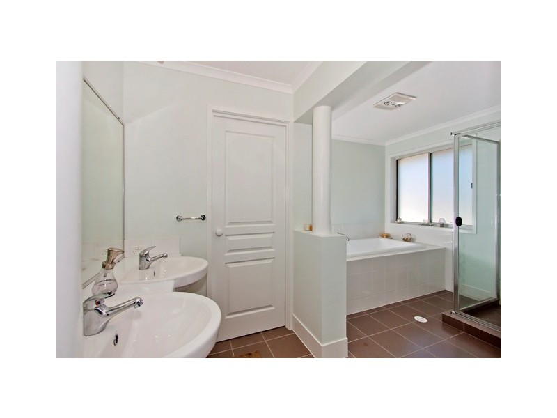 110 Botanical Cct, Banora Point NSW 2486