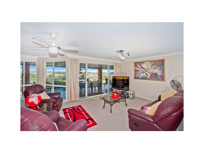 31 Castlecrag Ave, Banora Point NSW 2486