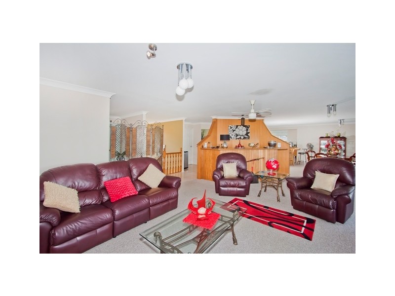 31 Castlecrag Ave, Banora Point NSW 2486