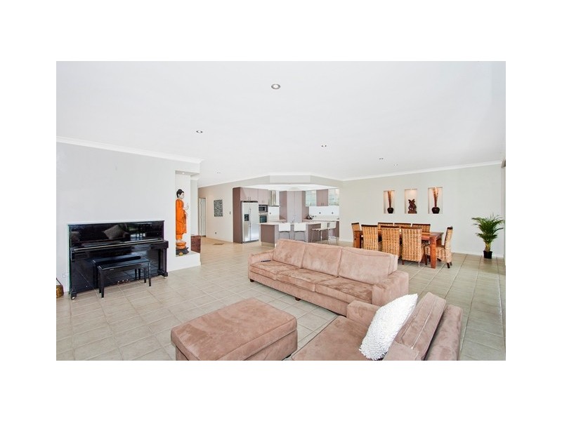 26 Buncrana Tce, Banora Point NSW 2486