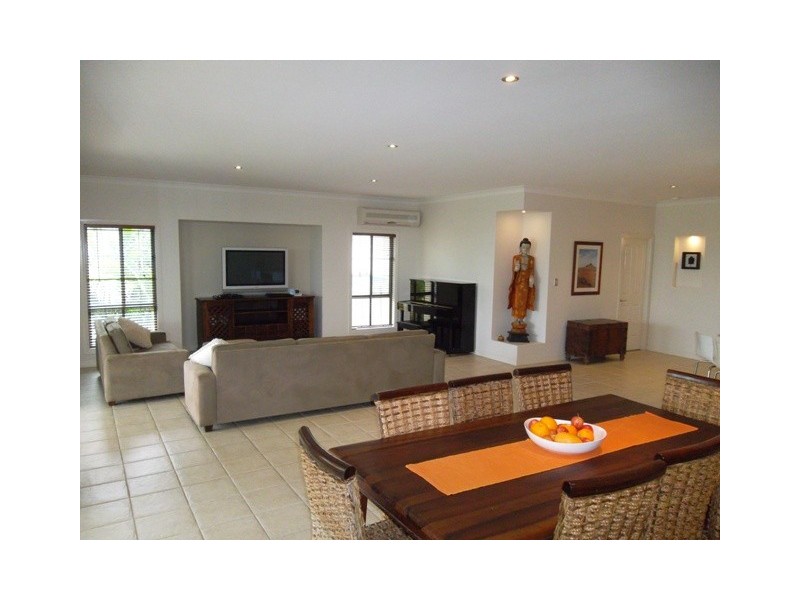 26 Buncrana Tce, Banora Point NSW 2486