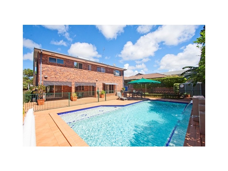 8 Amaroo Dr, Banora Point NSW 2486