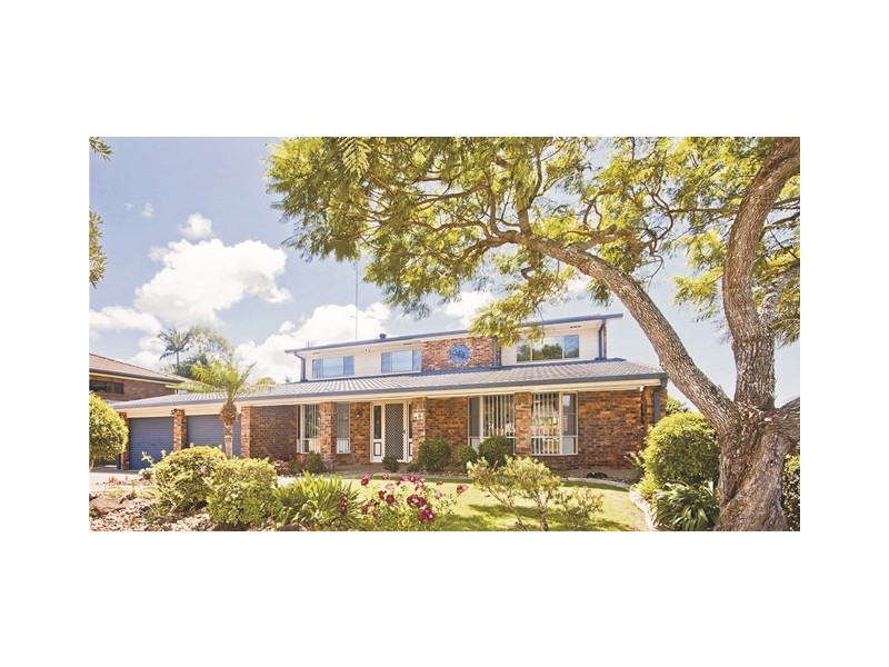 8 Amaroo Dr, Banora Point NSW 2486