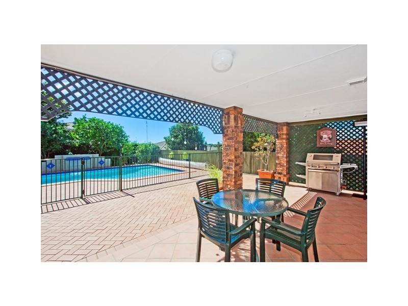 8 Amaroo Dr, Banora Point NSW 2486
