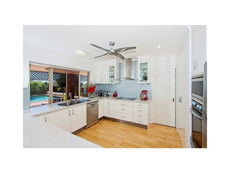 8 Amaroo Dr, Banora Point NSW 2486