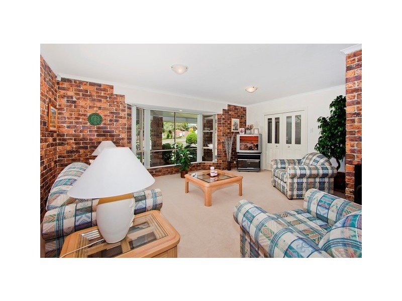 8 Amaroo Dr, Banora Point NSW 2486