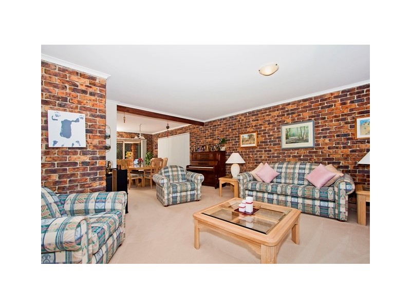 8 Amaroo Dr, Banora Point NSW 2486