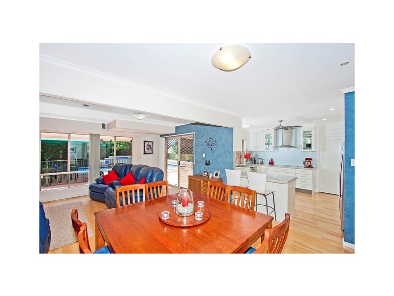8 Amaroo Dr, Banora Point NSW 2486