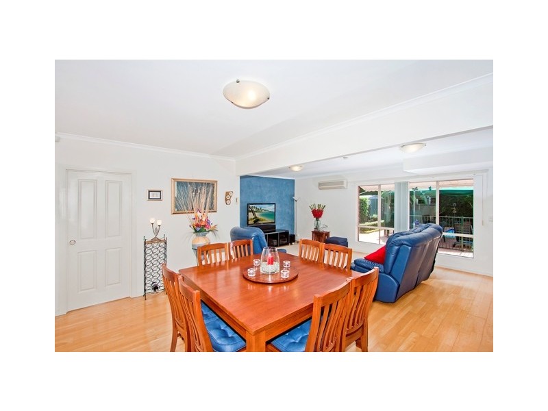 8 Amaroo Dr, Banora Point NSW 2486