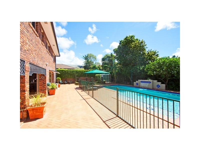 8 Amaroo Dr, Banora Point NSW 2486