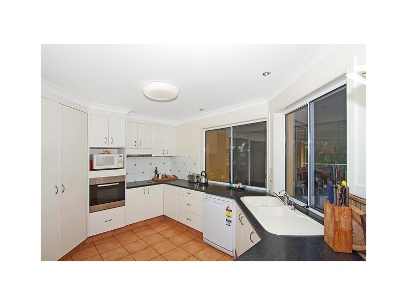 6 Chestnut Dr, Banora Point NSW 2486