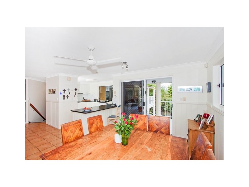 6 Chestnut Dr, Banora Point NSW 2486