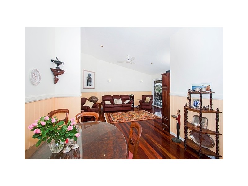 6 Chestnut Dr, Banora Point NSW 2486