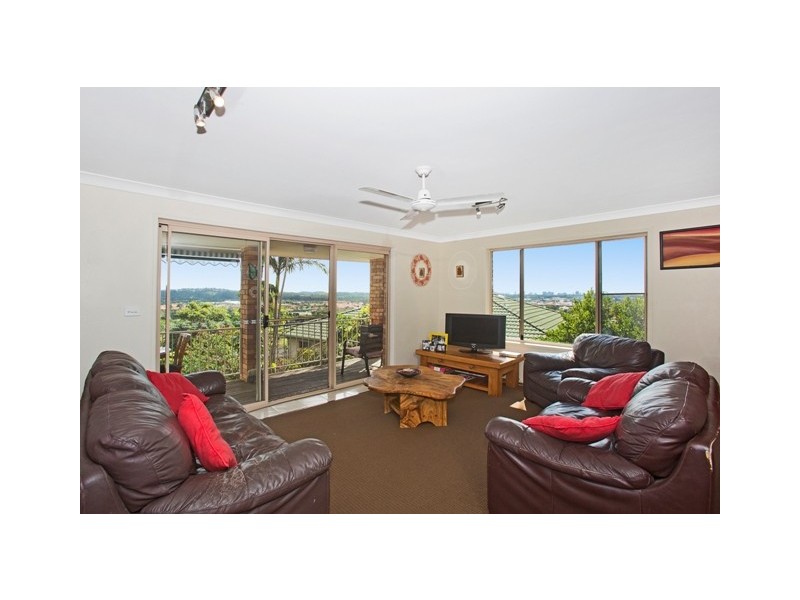 25 Castlecrag Ave, Banora Point NSW 2486