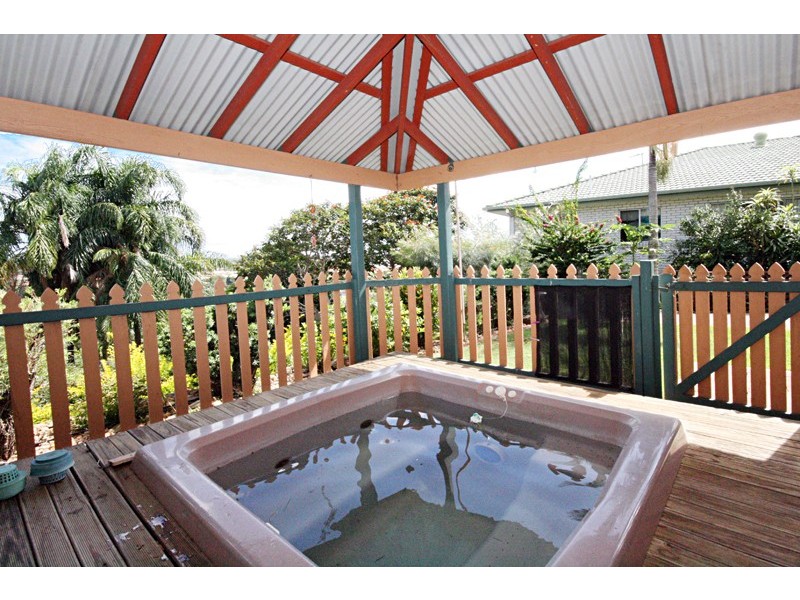 25 Castlecrag Ave, Banora Point NSW 2486