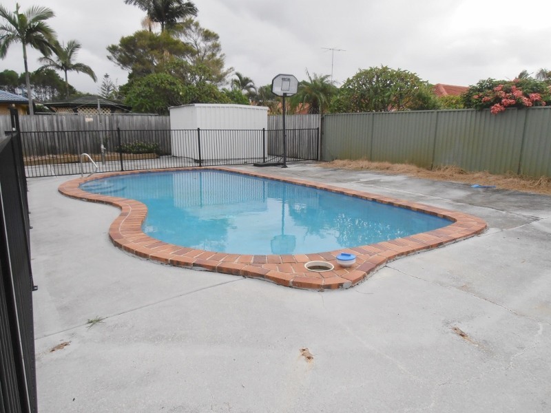 15 Carolina Cl, Elanora QLD 4221