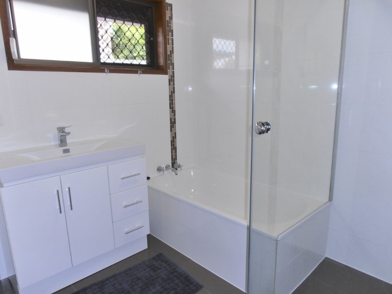 15 Carolina Cl, Elanora QLD 4221