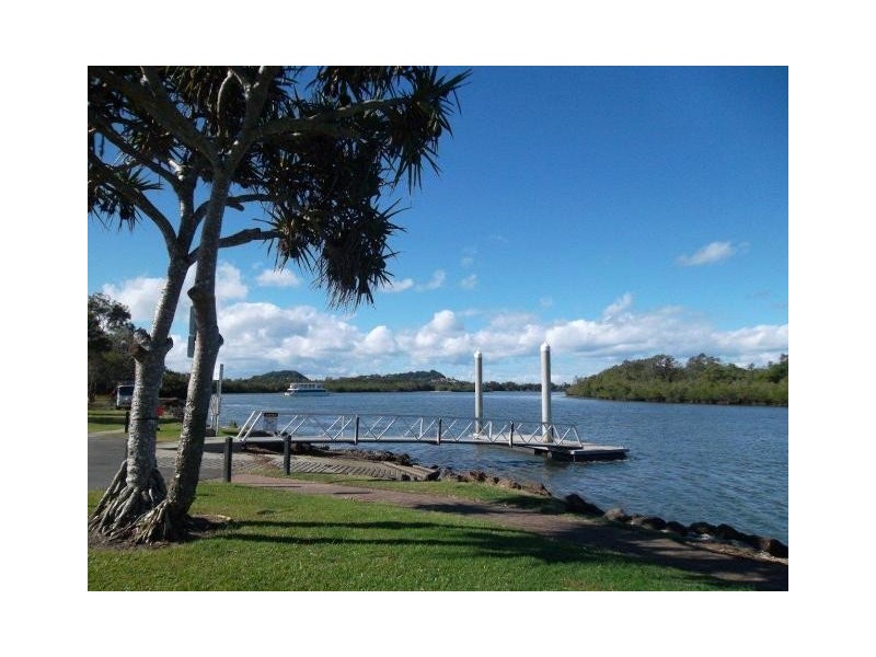 8 Sunset Boulevard, Tweed Heads West NSW 2485