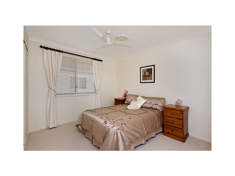 1 New Farm Place, Banora Point NSW 2486