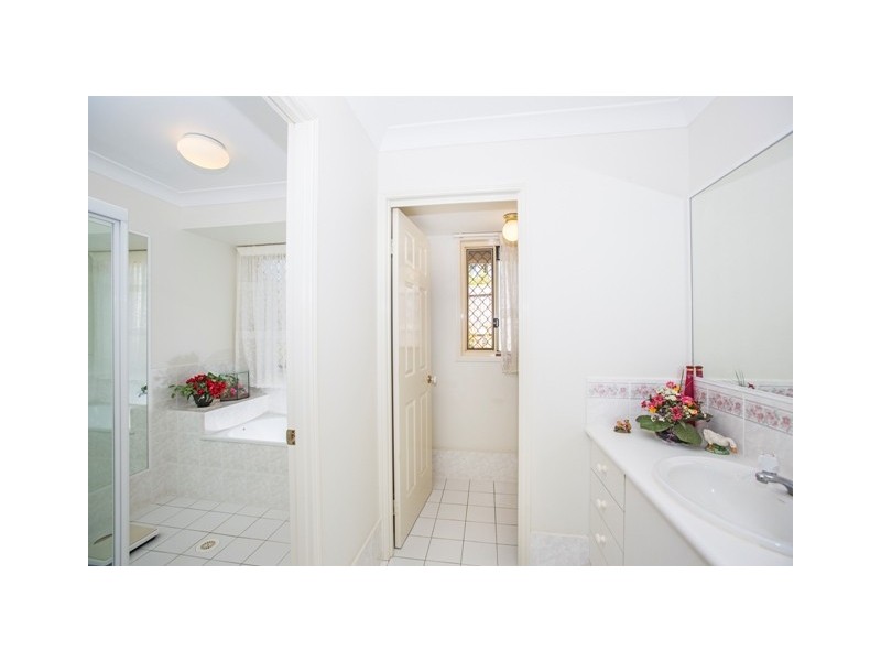 80 Glen Ayr DR, Banora Point NSW 2486