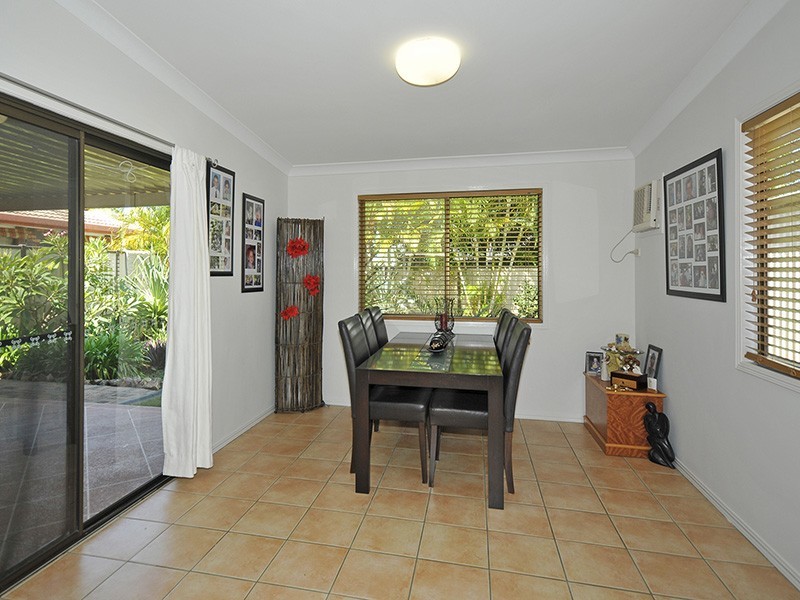 24 Mariners Crescent, Banora Point NSW 2486