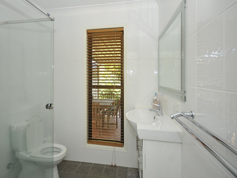 24 Mariners Crescent, Banora Point NSW 2486