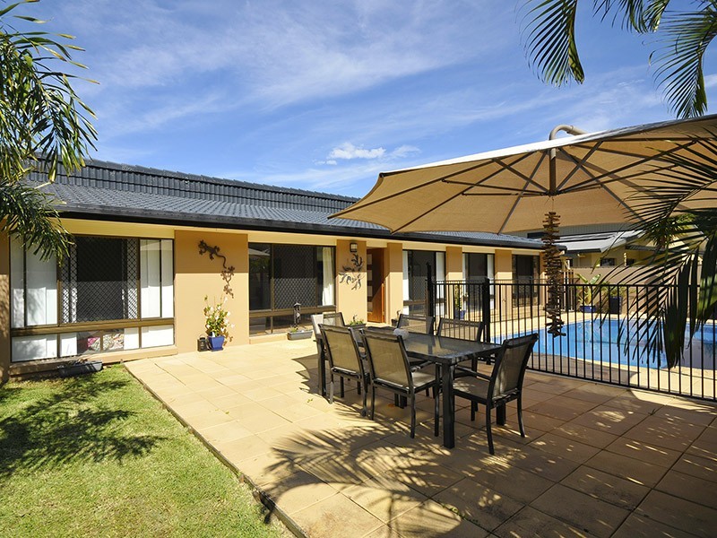 24 Mariners Crescent, Banora Point NSW 2486