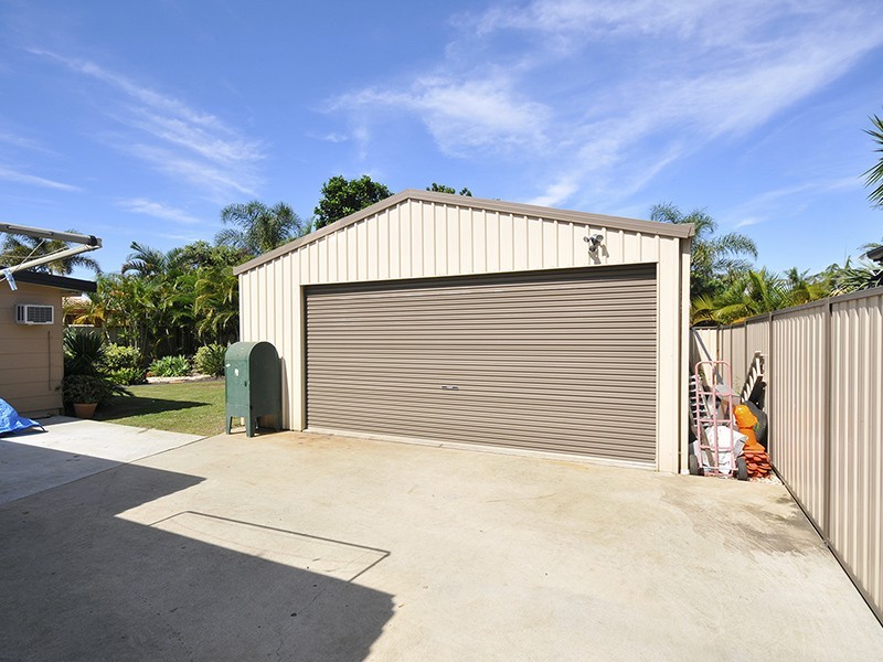 24 Mariners Crescent, Banora Point NSW 2486