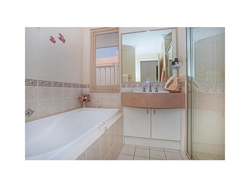 18 Foxhill Place, Banora Point NSW 2486