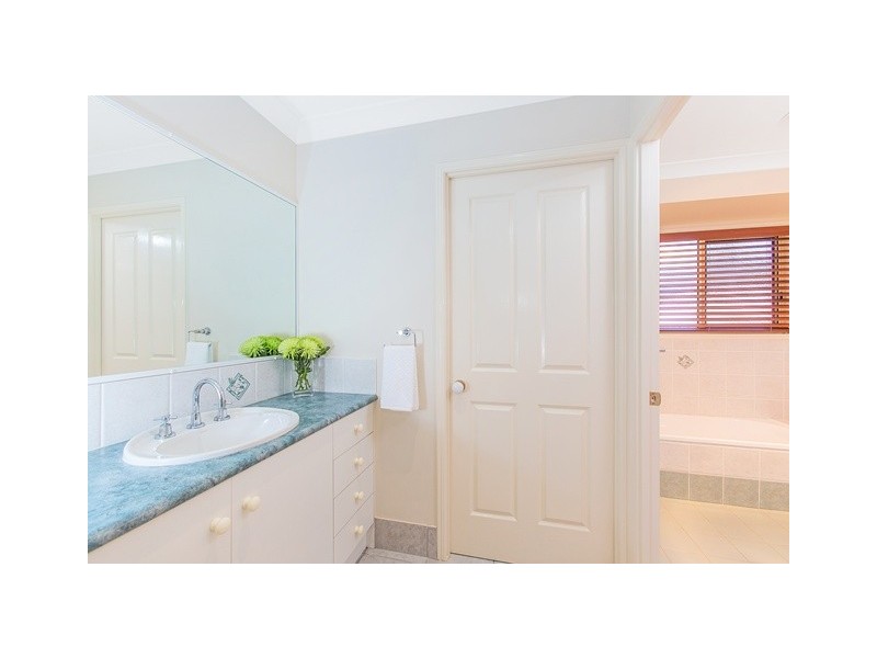 8 Aberdeen Court, Banora Point NSW 2486