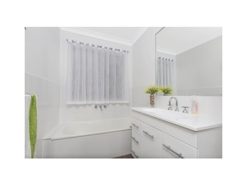 82 Botanical Cct, Banora Point NSW 2486