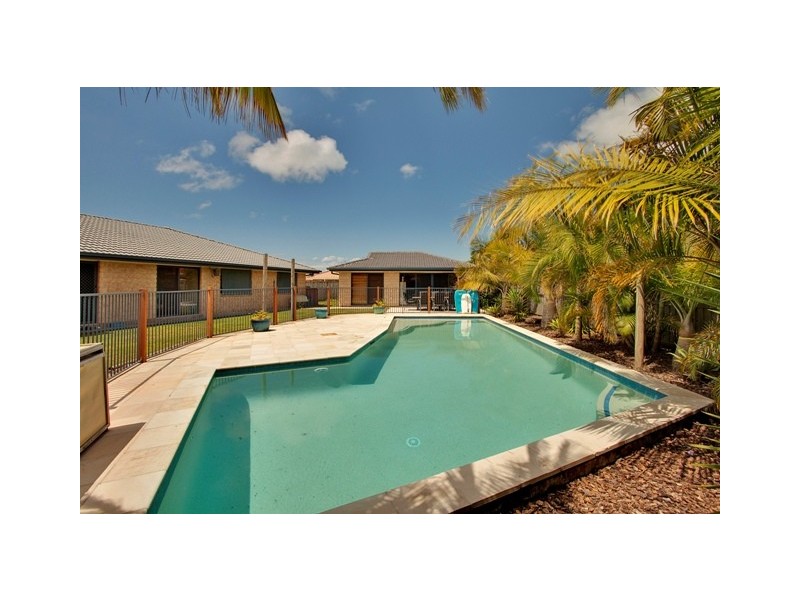 6 Jasmine Place, Banora Point NSW 2486