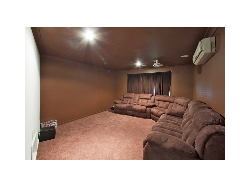 6 Jasmine Place, Banora Point NSW 2486