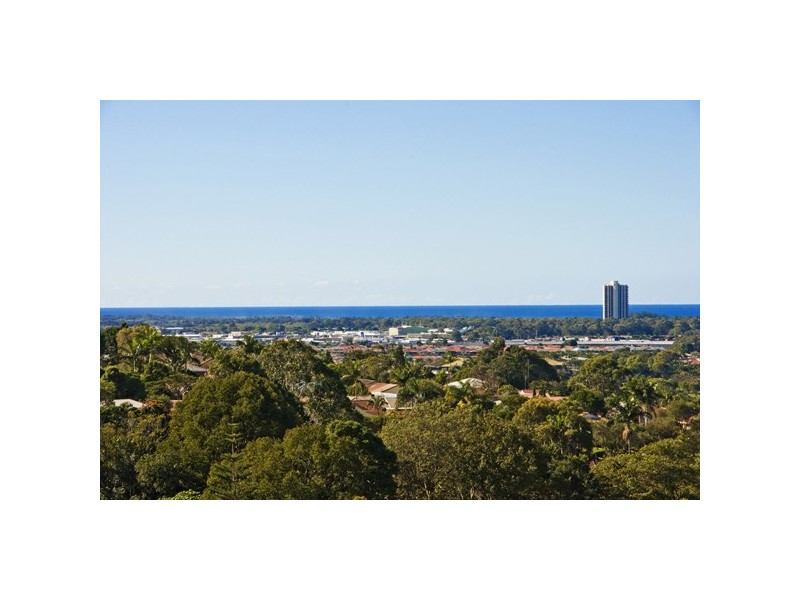 16 Lochlomond Dr, Banora Point NSW 2486