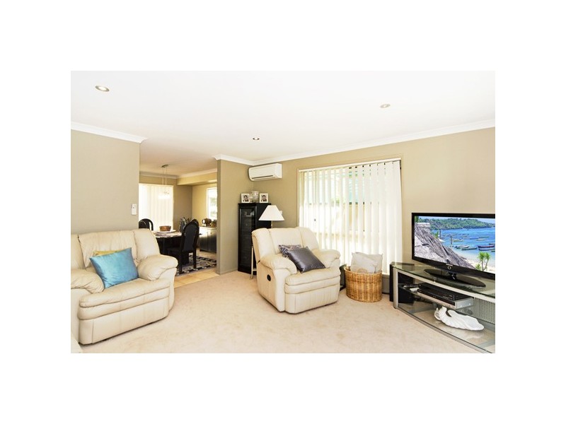 16 Lochlomond Dr, Banora Point NSW 2486