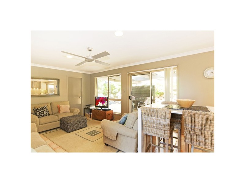 16 Lochlomond Dr, Banora Point NSW 2486