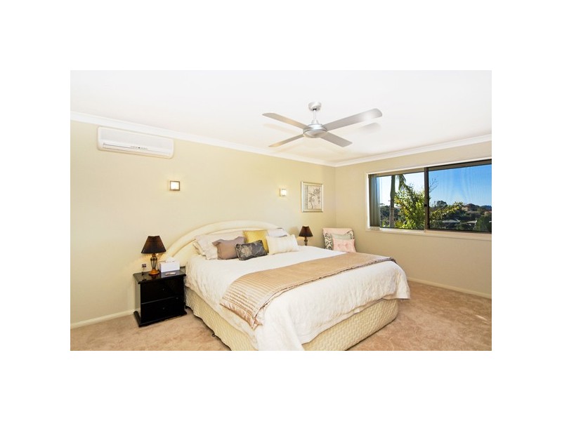 16 Lochlomond Dr, Banora Point NSW 2486