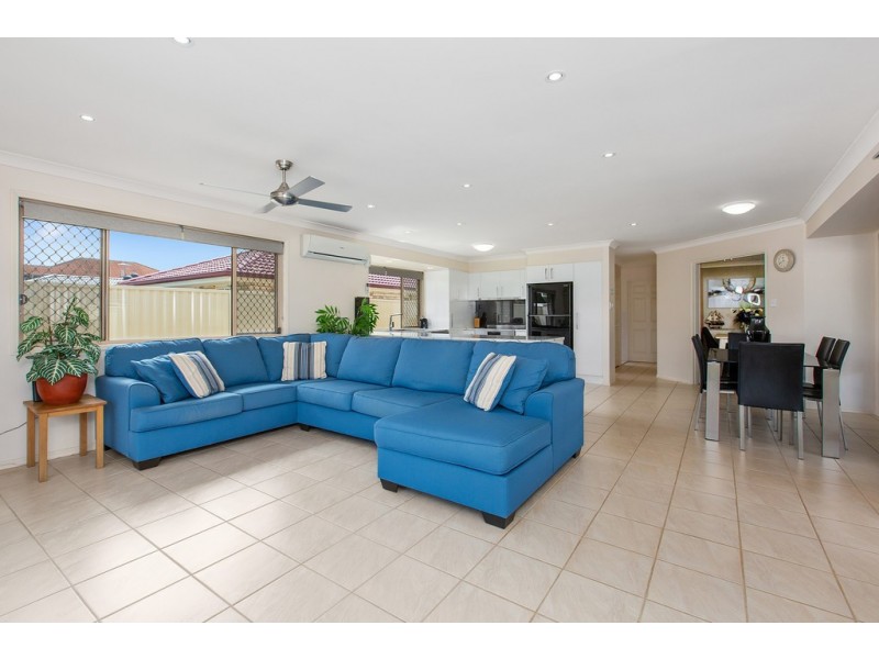 33 Avondale Drive, Banora Point NSW 2486