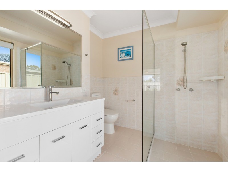 33 Avondale Drive, Banora Point NSW 2486