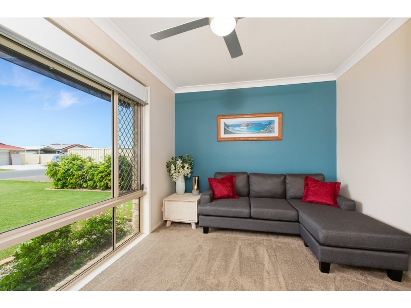 33 Avondale Drive, Banora Point NSW 2486