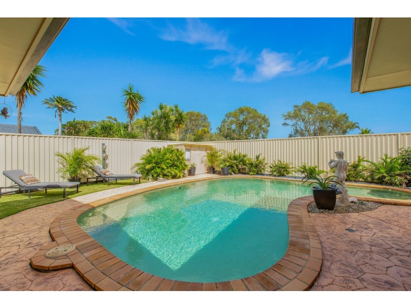 33 Avondale Drive, Banora Point NSW 2486