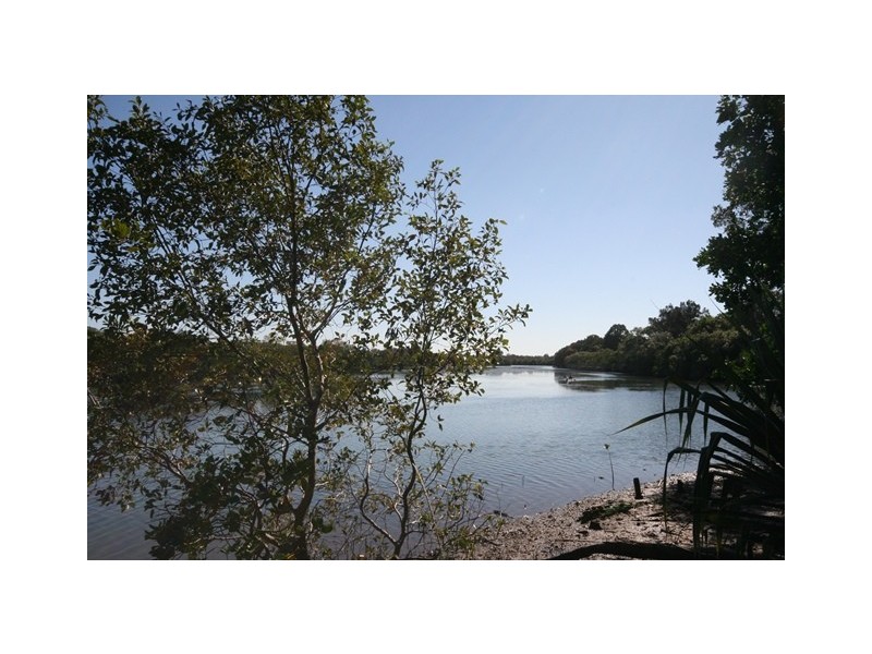 6 Lakeview Pde, Tweed Heads South NSW 2486