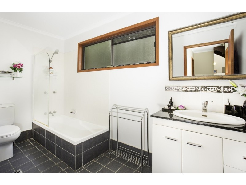 42 Broadwater Esplanade, Bilambil Heights NSW 2486