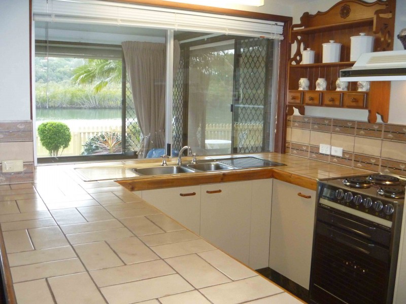 2 / 113 Sunset Boulevard, Tweed Heads West NSW 2485