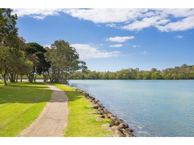 2 / 113 Sunset Boulevard, Tweed Heads West NSW 2485