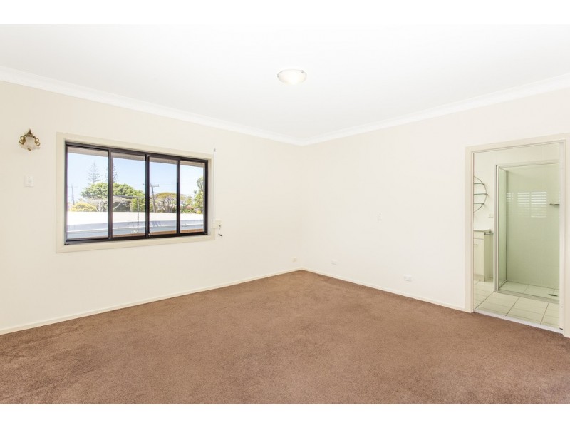 5 Oyster Point Road, Banora Point NSW 2486