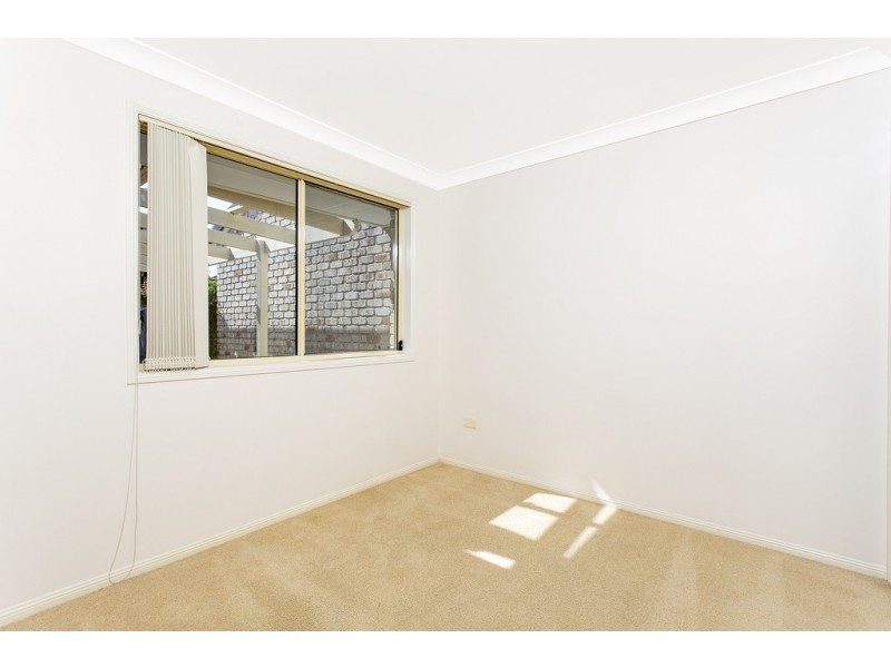 1 / 4 Magnolia Crescent, Banora Point NSW 2486