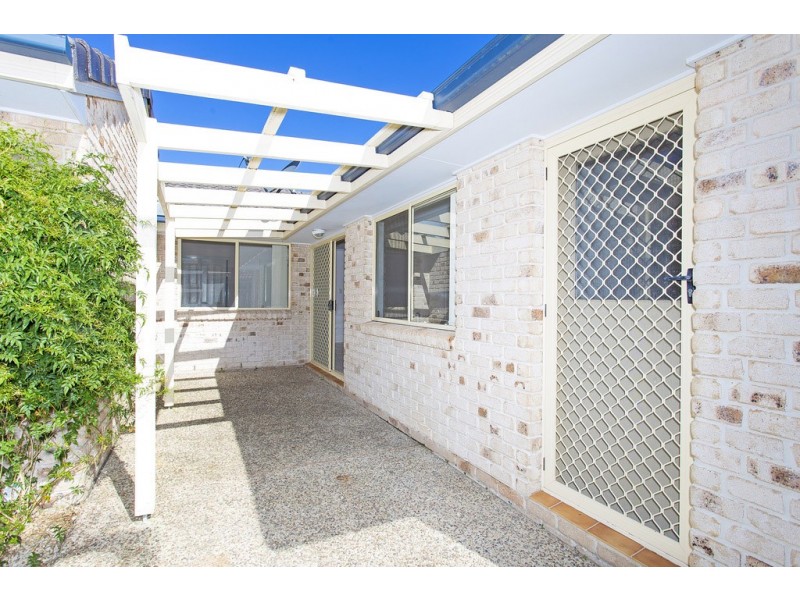 1 / 4 Magnolia Crescent, Banora Point NSW 2486