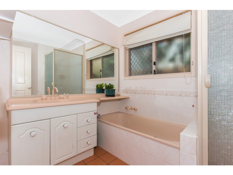 6 Rosslea Court, Banora Point NSW 2486